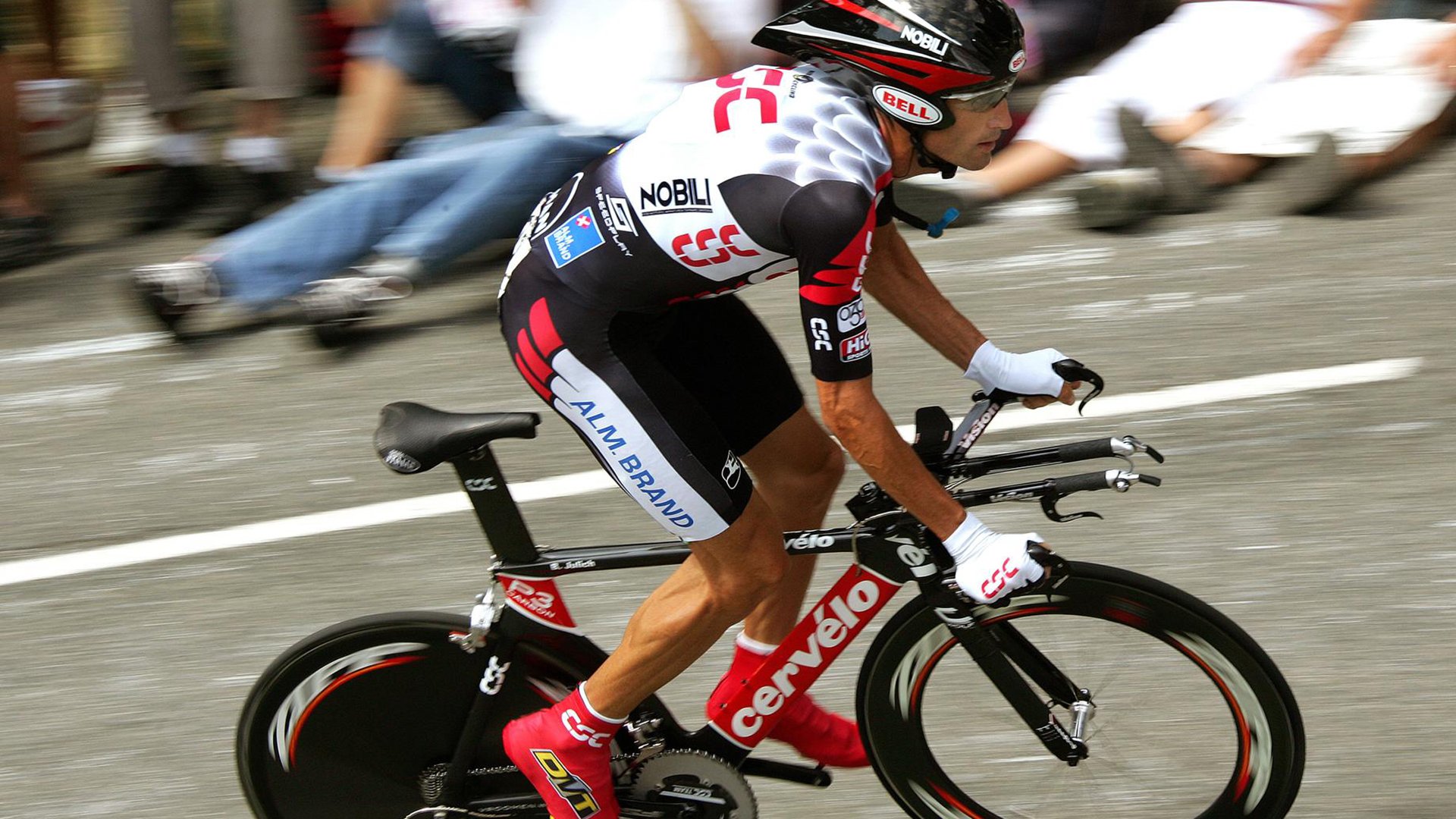 短道速滑世界杯北京站，中国队包揽三金，新人崛起闪耀冰场