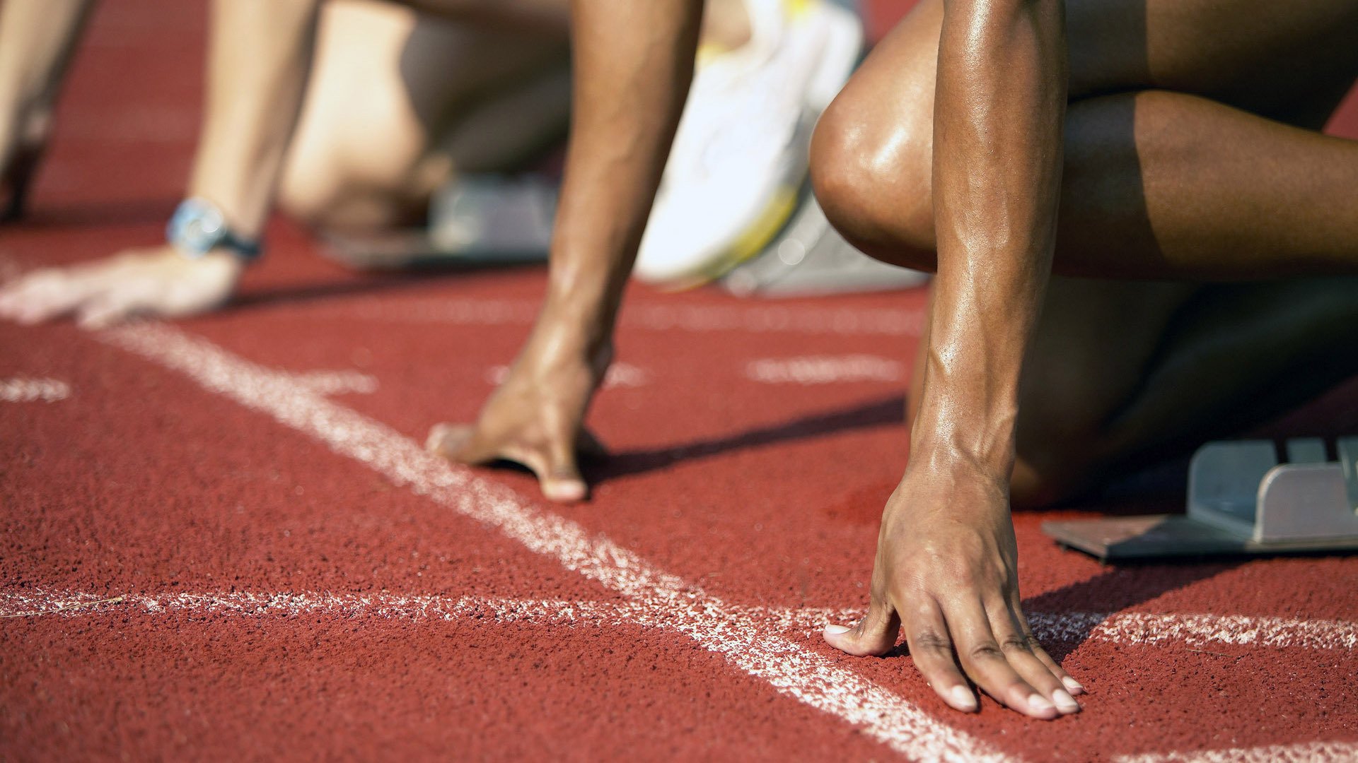 中超联赛激战正酣,争冠保级悬念迭起